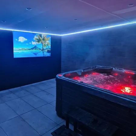 Short Stopzzz & Indoor Hot Tub Manchester Buitenkant foto