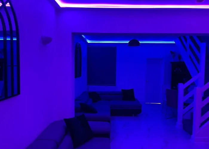 Short Stopzzz & Indoor Hot Tub