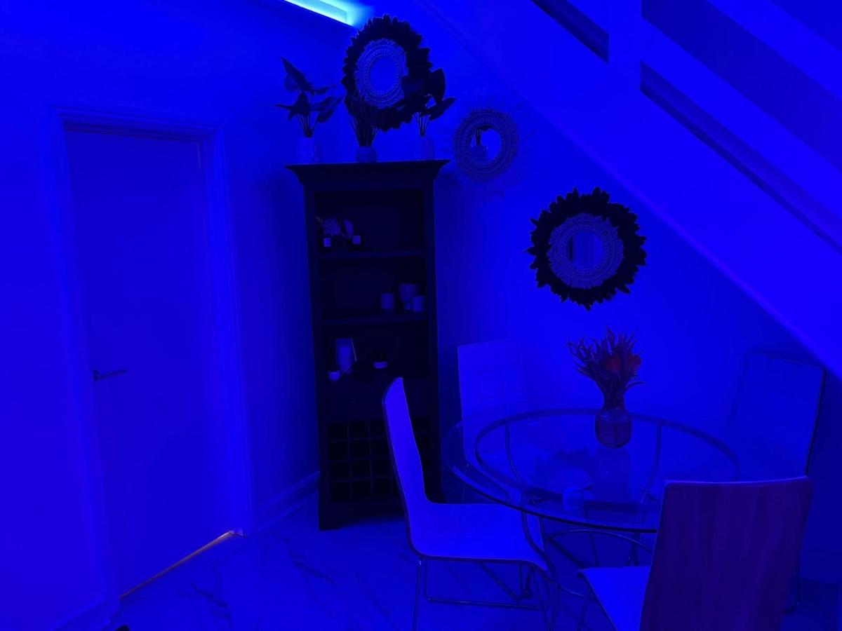 Short Stopzzz & Indoor Hot Tub Appartamento
