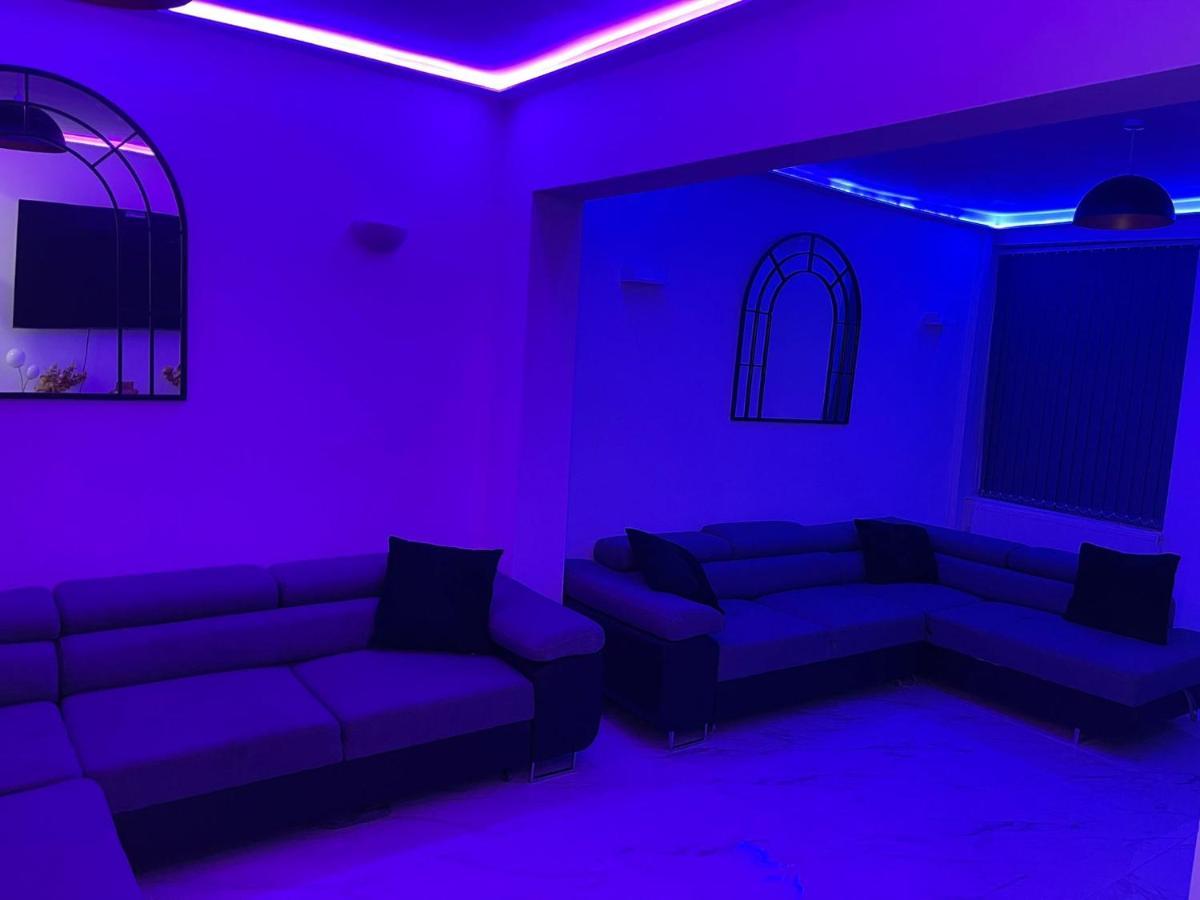 Short Stopzzz & Indoor Hot Tub Appartamento Manchester